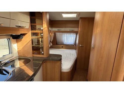Hobby Excellent 495 UFE French bed dinette toilet photo: 11