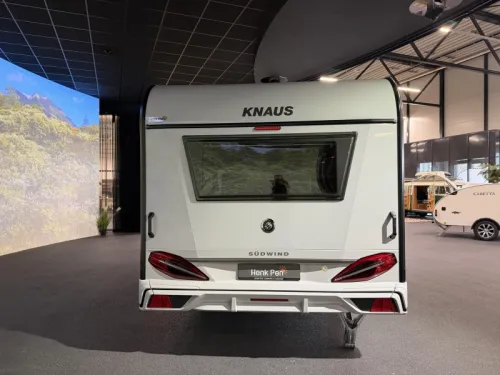Knaus Sudwind Black Selection 450 FU round seating / French bed photo: 3