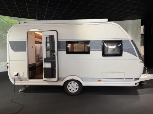Hobby De Luxe 440 SF cassette awning - photo: 1