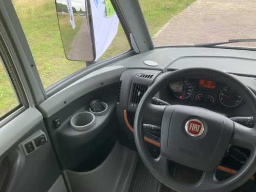 B&uuml;rstner Aviano 727 2.3 AUTOMATIC 150 HP integral, Engine air conditioning, Queen bed, ground floor, side seating group Year 2012 Camper centrum on the road photo: 26