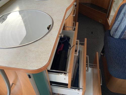 Hymer B 614 2.8 JTD 146 HP Integral, Transverse &ndash; bed & Pull-down bed, Garage etc., Year 2005 Camper centrum on the road photo: 6
