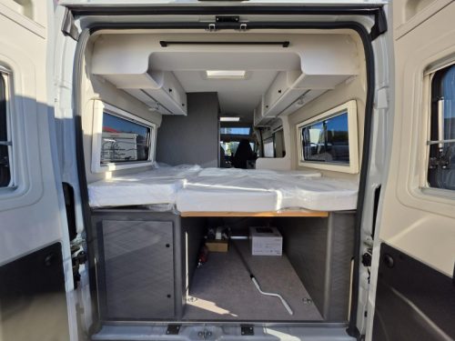 Etrusco CV 600 DB Plus Camper van 6M, Cama transversal foto: 3