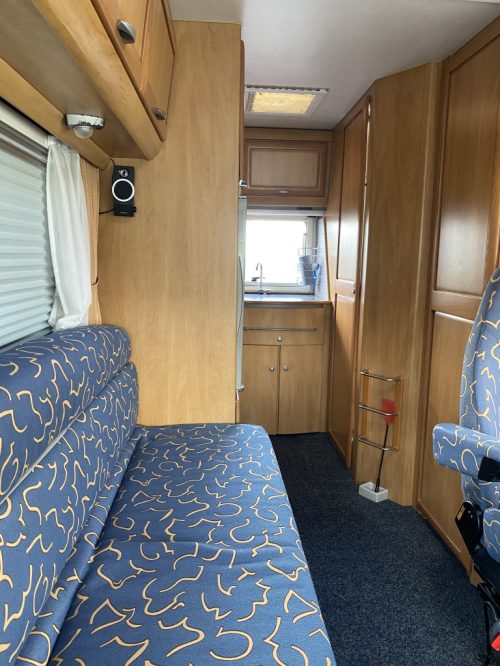 Hymer B 584 2.8 JTD 128 Pk Integral, Drop-down bed front, Long bench, 3 Swivel seats, End kitchen etc. Year 2002. B 584 Marum photo: 18