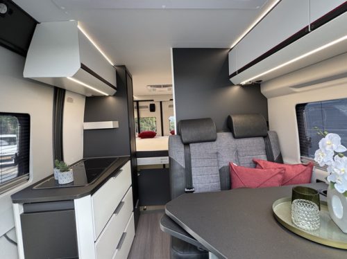 Adria Twin Sports 640 SGX Supreme 180 ch AUTOMATIQUE 9 vitesses Euro6 Fiat Ducato Maxi 4250 kg **Lits jumeaux r&eacute;glables en hauteur / Toit relevable m photo : 13