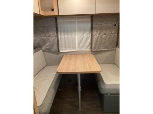 Knaus Sport 420 QD transverse bed photo: 1
