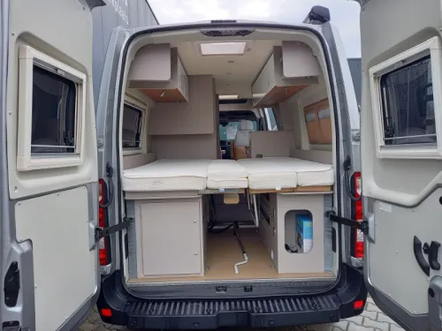 B&uuml;rstner Delfin C 621 - L&auml;ngsbett - Anh&auml;ngerkupplung Foto: 3