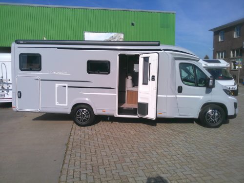 LMC Cruiser 740 EL single beds, Automatic photo: 2