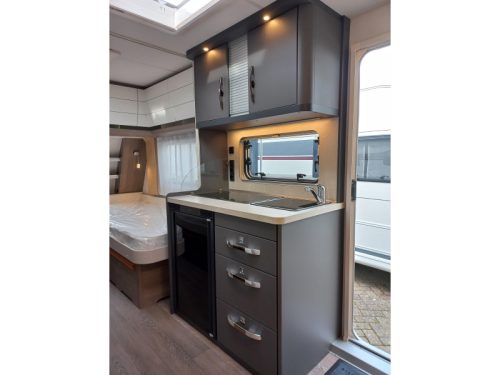Hobby On Tour 460 DL 1500kg-bedverb-vloerverwa  foto: 7