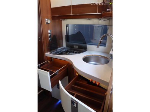 Carthago CHIC E-LINE I 51 YACHTING 180pk Automaat | Ohne Hubdach | Alde Heizung | L&auml;ngsbetten | Solarpaneele | Wechselrichter | Doppel-Bo Foto: 13