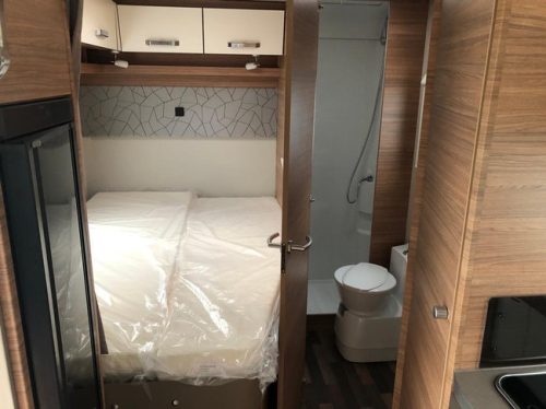 Weinsberg CaraSuite 650 MF 5 Gurte, mit Hubbett Foto: 8