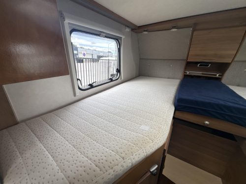 B&uuml;rstner Travel Van T 620 Single beds Air conditioning photo: 12