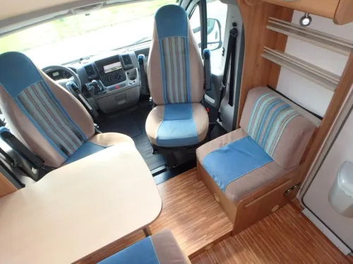 B&uuml;rstner Travel Van 620 T photo: 12