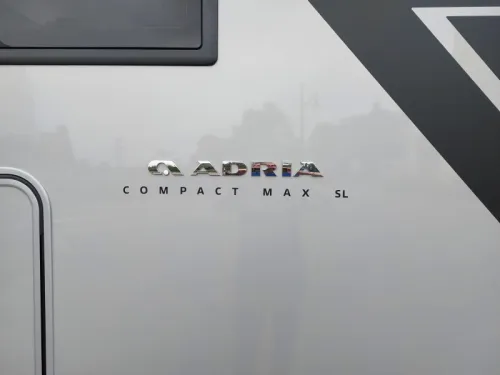 Adria Compact Max SL # L&auml;ngsbetten Automatikgetriebe # Foto: 3