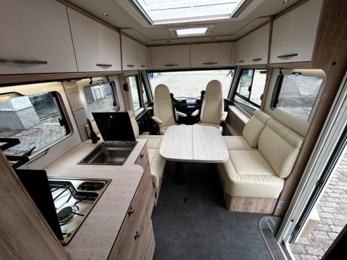 Eura Mobil Integra Line 720 EF Upper cabinets iplv drop-down bed photo: 9