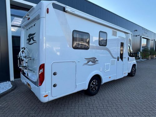 Laika Kosmo 212 leveling system queen bed 7m photo: 26