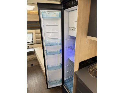 Hobby De Luxe Edition 495 UL 2 SINGLE BEDS MOVER AWNING TOP photo: 16