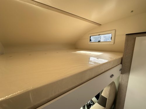 McLouis Glamys 320 NEW 8-Berth Overcab 140HP photo: 16