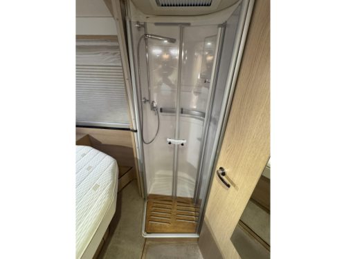 Hymer BMC-I 690 Queen bed-Pull-down bed-Mercedes photo: 12