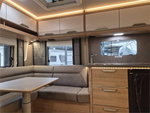 Knaus Sudwind Black Selection 450 FU Foto: 1