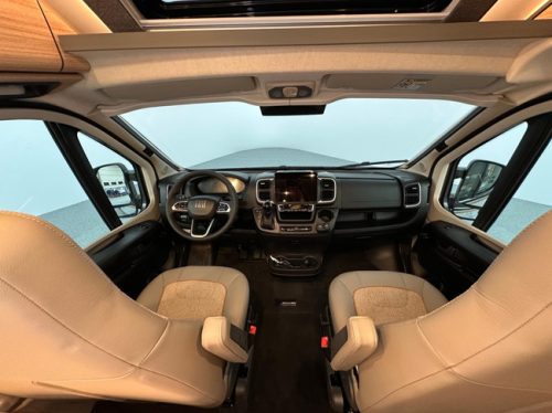 Malibu Van Diversity 640 LE K Charming GT Skyview photo: 10