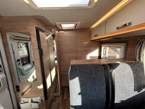 Weinsberg CaraCore 700 MEG Autom&aacute;tico, Aire Acondicionado 230V foto: 10