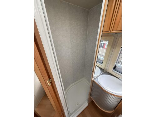Adria Izola 697 SL Alkoven + L&auml;ngsbetten  Foto: 18