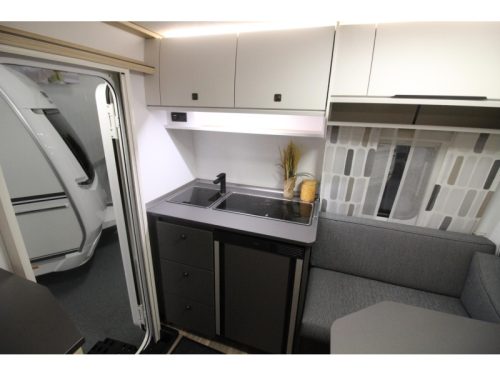 Fendt Apero Activ 390 FH Franz&ouml;sisches Bett & Heckk&uuml;che! Foto: 11