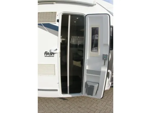 Chausson Flash 718 XLB Queensbed, Hubdach, Klimaanlage. Foto: 7