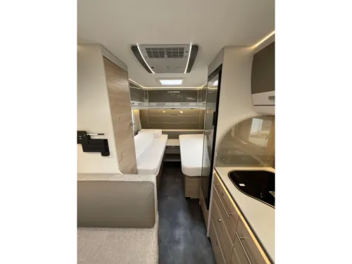 Dethleffs Nomad 490 EST MOVER-SHOWER-AWNING-AIR CONDITIONING photo: 5
