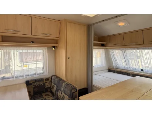 Chateau Calista 390 TDZ dinette fixed bed toilet photo: 4