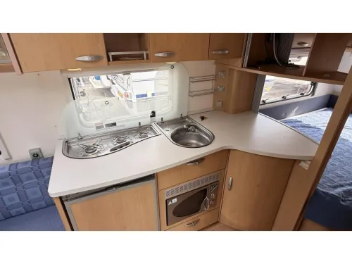 Knaus Sudwind 500 FU frans bed rondzit toilet  foto: 4