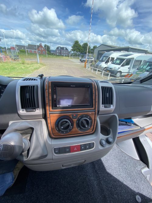 Hymer T 674 SL  2.3  MultiJet 160 HP,  Semi-integrated,  2  Single beds,  Engine air conditioning, Aut. dish    etc. Year of manufacture 2011 Camper Centrum On the Road at the Noorderringweg 4 in Marum. photo: 18