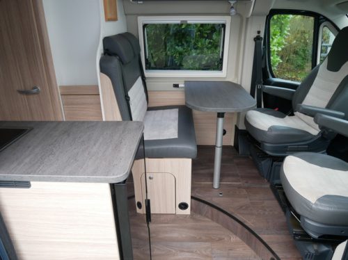 Sunlight Cliff 600 XV, Camper van de 6 metros, Cama transversal foto: 7