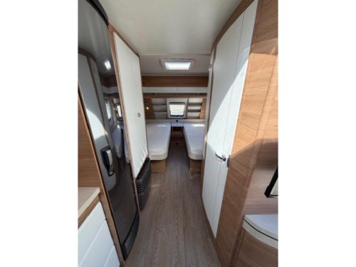Hobby De Luxe 540 UL Incl. Mover and Awning  photo: 16