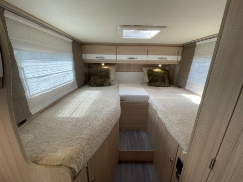 B&uuml;rstner Travel Van T 620 G SINGLE BEDS SOLAR PANEL EURO6 photo: 2
