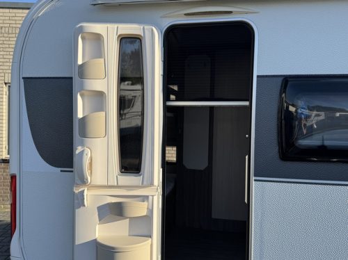 Hobby De Luxe 490 KMF mit STAPELBETT **6 Schlafpl&auml;tze/Rangierhilfe/1. Besitzer//Alufelgen schwarz/2x Solarpanel/Autark/Gepflegter Wohnwagen Foto: 11