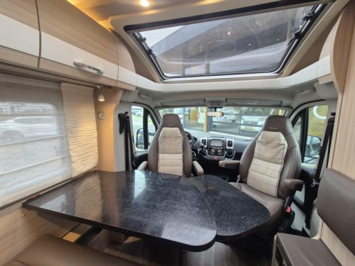 B&uuml;rstner Travel Van 690 G Lengtebedden  foto: 17