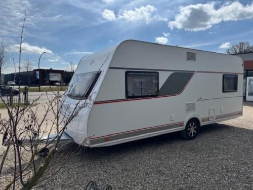 B&uuml;rstner Premio Plus 520 TL spacious family caravan photo: 3