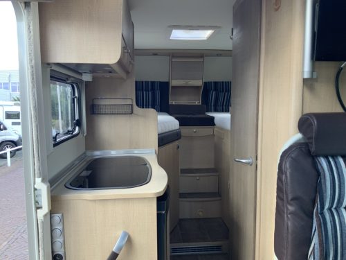 B&uuml;rstner Travel Van 2.3 MultiJ. 130 PK Teilintegriert. Motor-Klimaanlage, Garage, 2 L&auml;ngsbetten, L&auml;nge 6,70 m., etc. Bj 2013 &bdquo;Ihr Wohnmobil-Verkaufsvermittler Wohnmobilzentrum on the road Foto: 9
