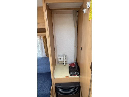 Fendt Saphir 470 F transverse bed dinette toilet photo: 4