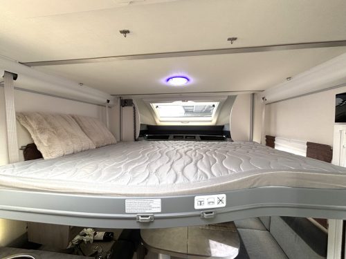 Chausson 768 XLB Titanium AUTOMATIC QUEEN BED + LIFT BED + F2F photo: 4