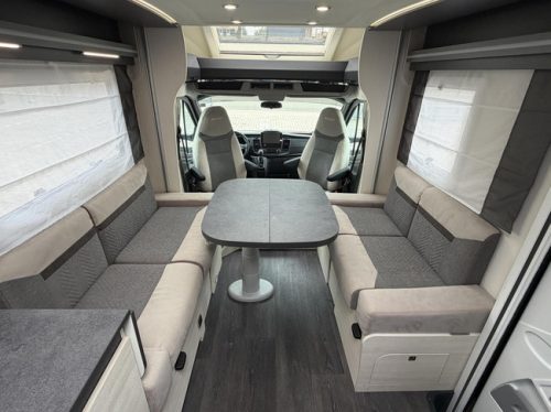 Chausson 640 Titanium Premium 170HP Automatic Lift Bed Solar Panel Very Spacious photo: 14