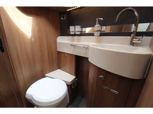 Carthago C-Tourer I 149 LE Single beds Pop-top roof  photo: 34