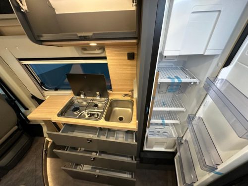 Malibu Van Comfort 640 LE Charming GT Skyview photo: 7