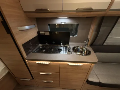 Knaus Sudwind Black Selection 500 FU 1800KG+Boden+Franz&ouml;sisches Bett  Foto: 8