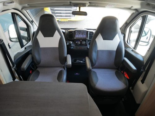 Sunlight T58, French bed, Air suspension, Hydraulic leveling jacks photo: 5