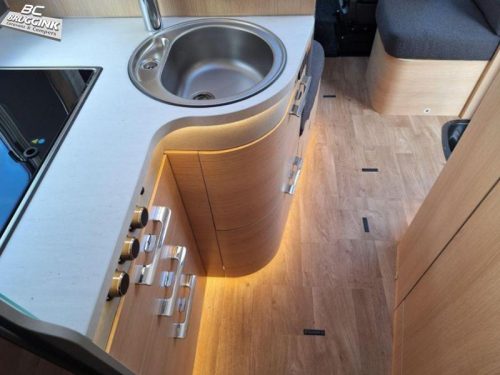 Hymer B-MC I 600 SINGLE BEDS + PULL-DOWN BED photo: 9