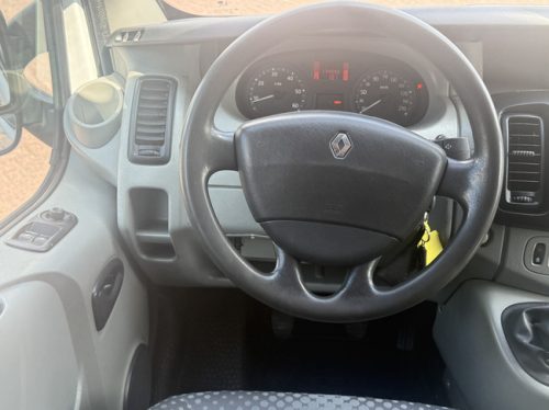 Renault traffic bus camper professionally converted pop-top air conditioning cruise control 2 berths awning Thule photo: 9