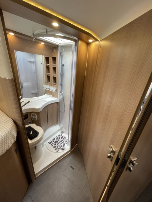 Carthago Malibu 430 LE SINGLE BEDS+POP-TOP ROOF 6.90M BEARLOCK photo: 10