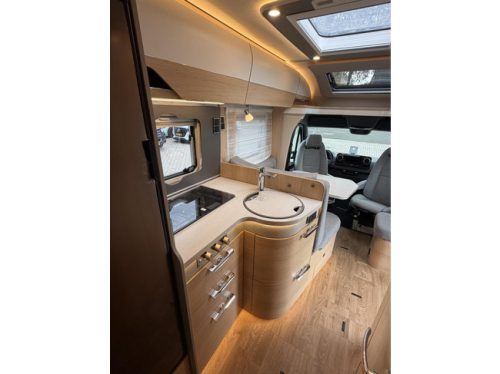 Hymer B600 MC WhiteLine Automatic Single Beds Awning Large Garage photo: 17